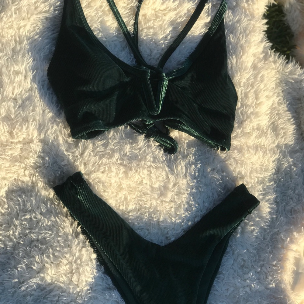 Bathing suits - Picture 3 of 5